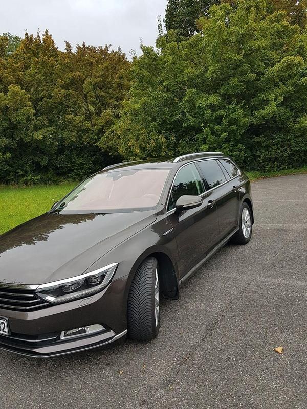 Braun Gebraucht 2016 VW Passat Highline Kombi | 15.700 € (Fairer Preis) - Bild 1/4