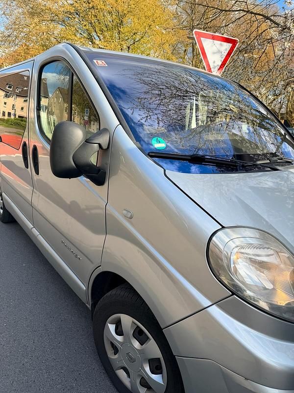 Gebraucht Renault Trafic 114 PS (83 kW) 2010 Silber Van / Kleinbus