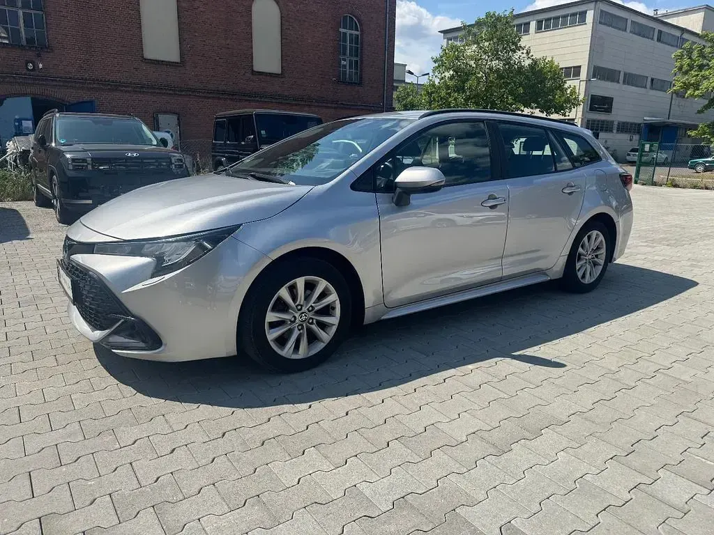 Gebraucht Toyota Corolla 98 PS (72 kW) 2024 Silber Kombi