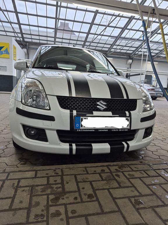 Gebraucht Suzuki Swift 92 PS (67 kW) 2010 Weiß Kleinwagen