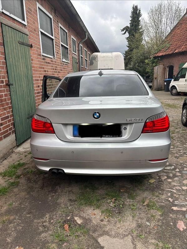 Second-hand BMW 523 190 CP (139 kW) 2007 Argintiu Berlinǎ