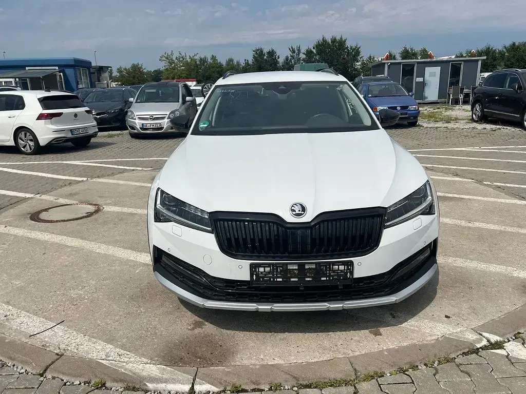Gebraucht Skoda Superb Scout 4x4 200 PS (147 kW) 2023 Weiß Kombi