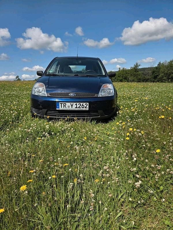 Blau Gebraucht 2003 Ford Fiesta Kleinwagen | 600 € (Superpreis) - Bild 1/4