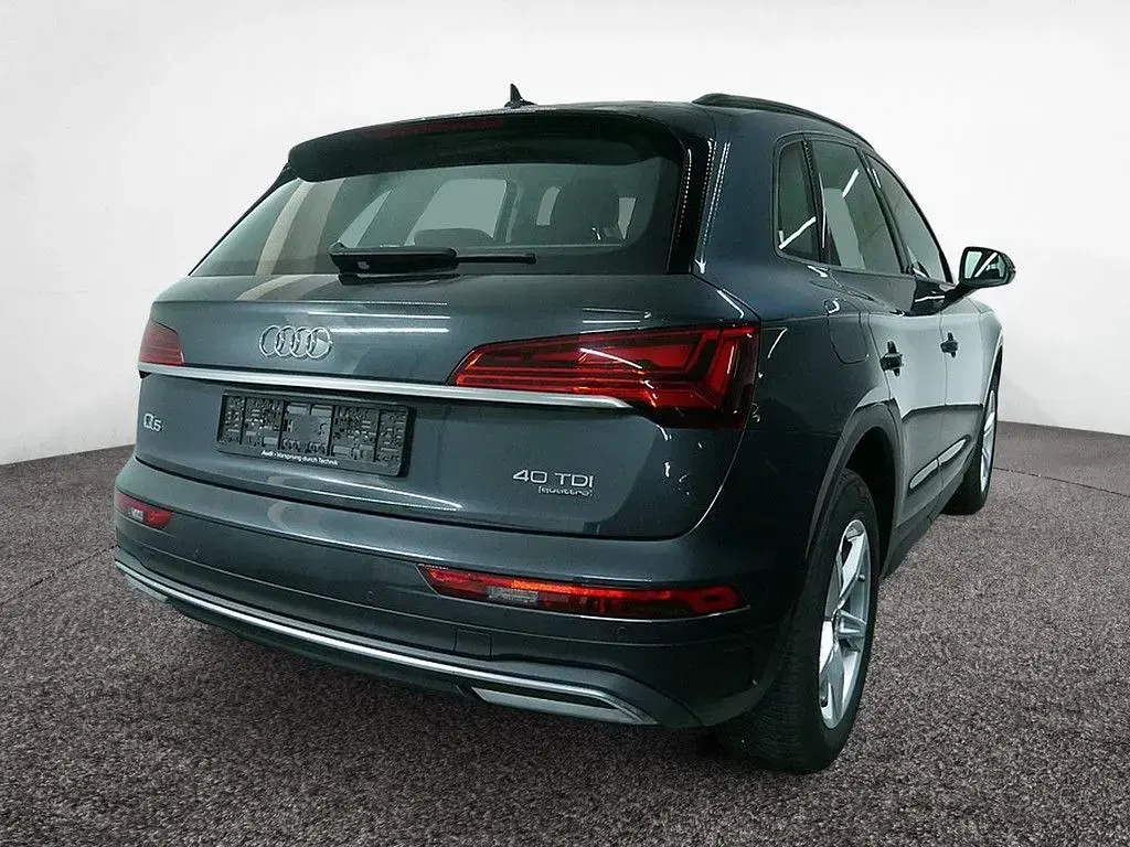 Używany Audi Q5 Basis 204 KM (150 kW) 2024 Szary SUV