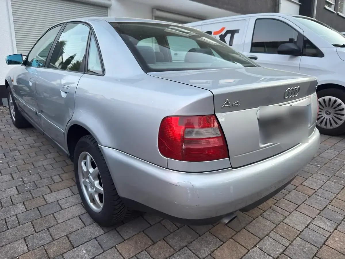 Usata Audi A4 101 CV (74 kW) 1997 Argento Berlina