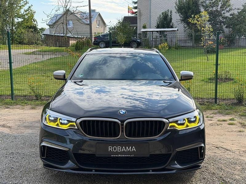 Grau Gebraucht 2019 BMW M550 Sport Line Limousine | 31.999 € (Superpreis) - Bild 1/4