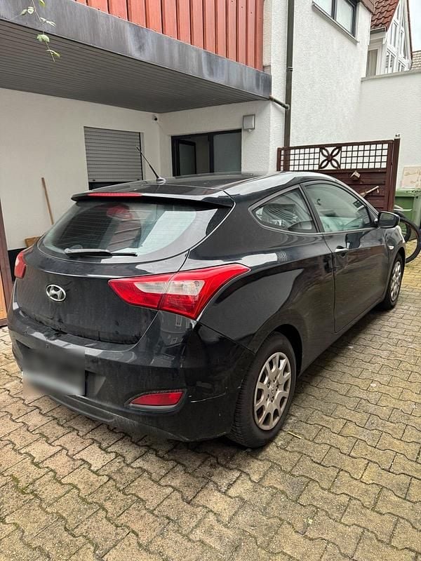 Gebraucht Hyundai i30 99 PS (72 kW) 2013 Schwarz Kleinwagen