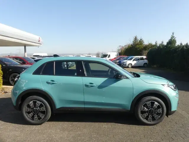 Neu Fiat 600 Icon 110 PS (80 kW) 2026 Blau SUV