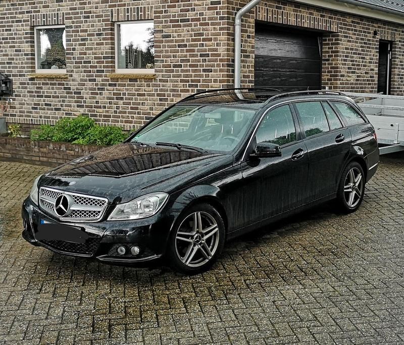Gebraucht Mercedes C180 120 PS (88 kW) 2012 Schwarz Kombi