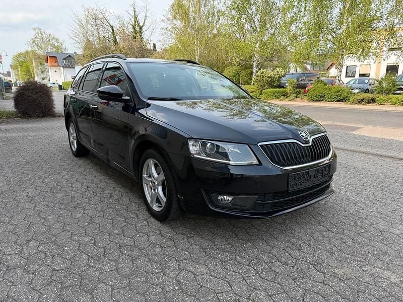 Second-hand Skoda Octavia Style 150 CP (110 kW) 2016 Negru Hatchback