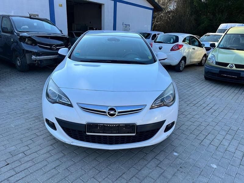 Gebraucht Opel Astra GTC Edition 140 PS (102 kW) 2012 Weiß