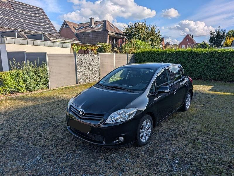 Schwarz Gebraucht 2012 Toyota Auris Life Limousine | 7.300 € (Fairer Preis) - Bild 1/4