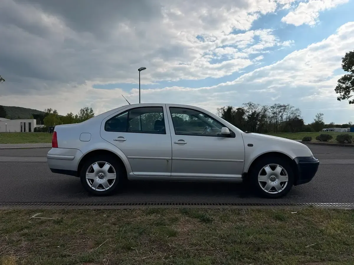 Gebraucht VW Bora Highline 101 PS (74 kW) 1998 Grau Limousine