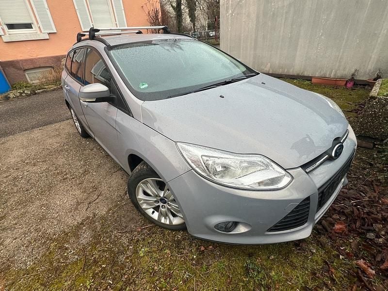 Gebraucht Ford Focus 105 PS (77 kW) 2011 Grau Kombi