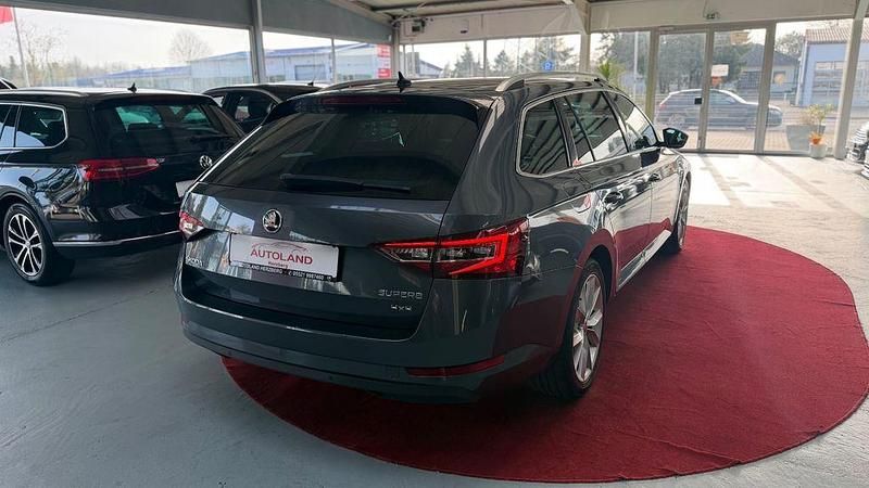 Gebraucht Skoda Superb Style 190 PS (139 kW) 2017 Grau Kombi