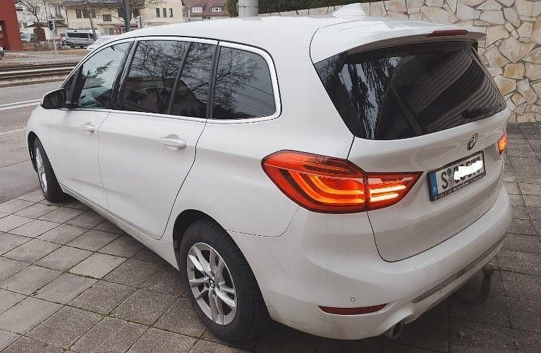 Weiß Gebraucht 2023 BMW 218 Gran Tourer Luxury Line Van / Kleinbus | 21.989 € (Fairer Preis) - Bild 1/4