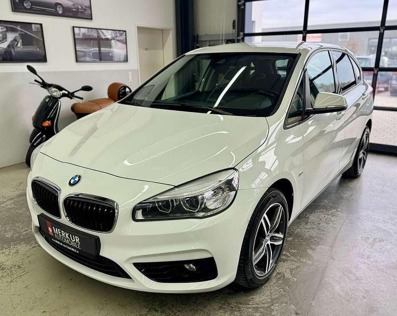 Weiß Gebraucht 2018 BMW 218 Sport Line Van / Kleinbus | 13.999 € (Guter Preis) - Bild 1/4