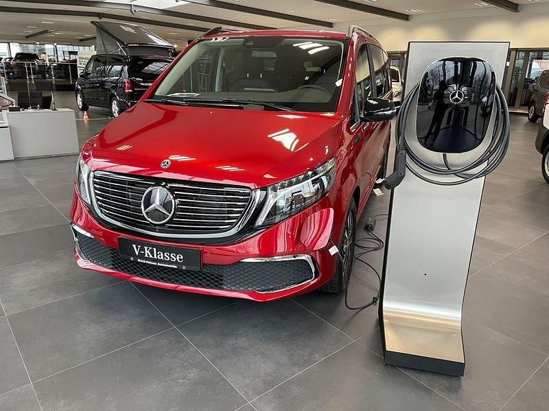 Rot Gebraucht 2022 Mercedes EQV300 Van / Kleinbus | 42.700 € (Fairer Preis) - Bild 1/4