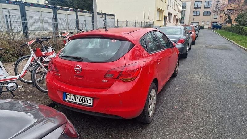 Gebraucht Opel Astra 110 PS (80 kW) 2010 Rot Limousine