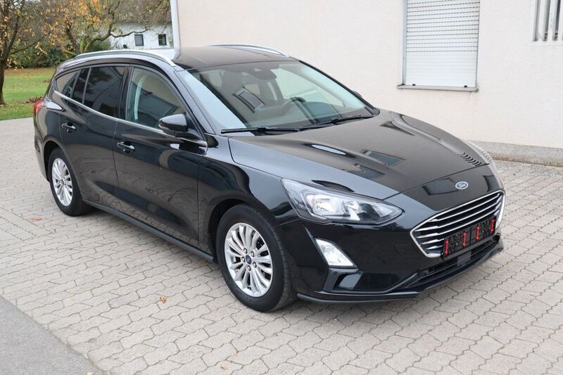 Schwarz Gebraucht 2019 Ford Focus Titanium Limousine | 8.890 € (Guter Preis) - Bild 1/4