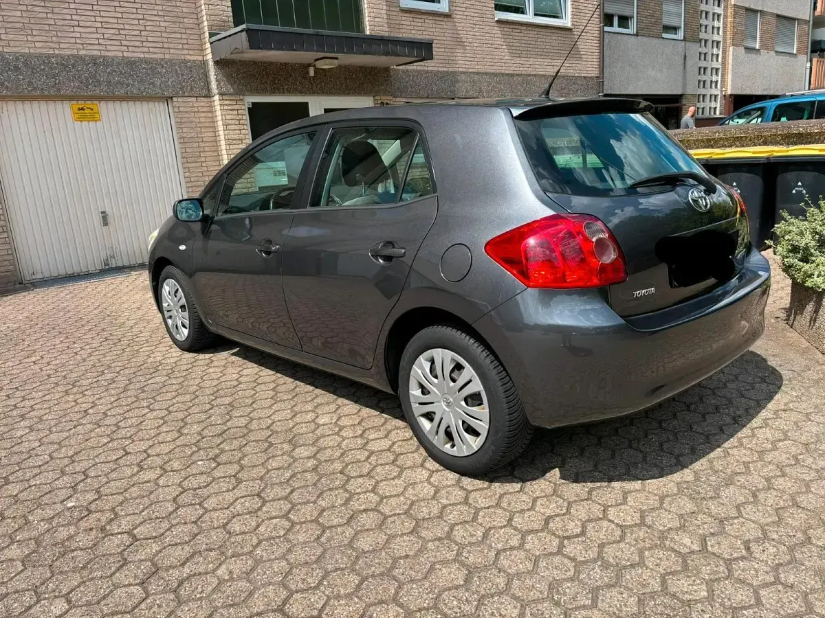 Gebraucht Toyota Auris 97 PS (71 kW) 2007 Grau Kleinwagen