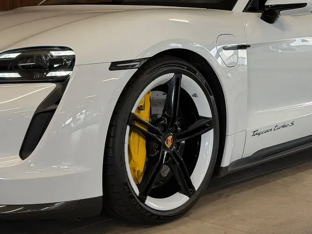 Gebraucht Porsche Taycan 559 kW (761 PS) 2021 Weiß Limousine