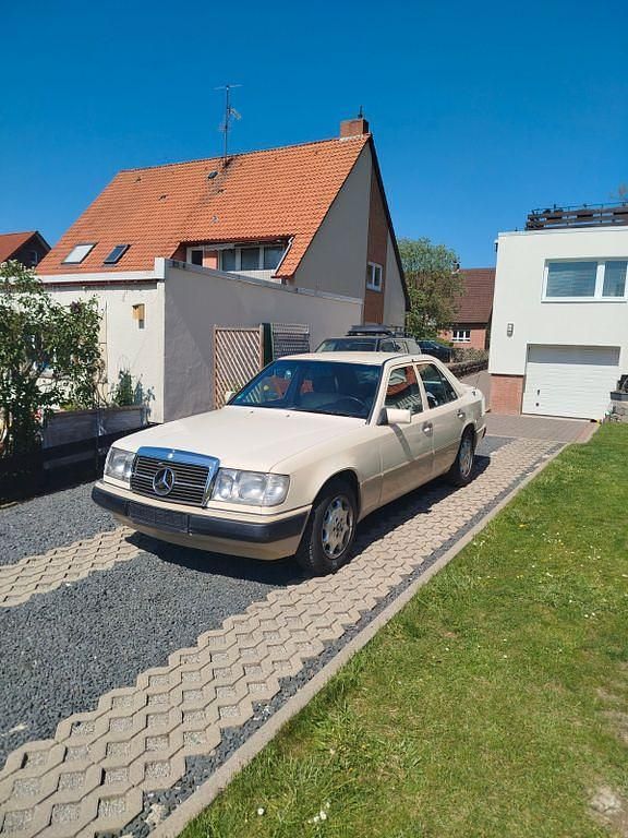Second-hand Mercedes 200 75 CP (55 kW) 1995 Bej Berlinǎ