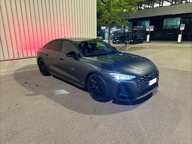 Grau Gebraucht 2024 Audi A5 Ambiente Limousine | 53.800 € (Teuer) - Bild 1/4