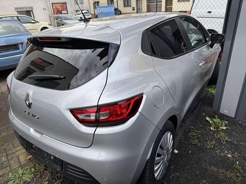 Gebraucht Renault Clio 73 PS (53 kW) 2017 Platingrau Van / Kleinbus