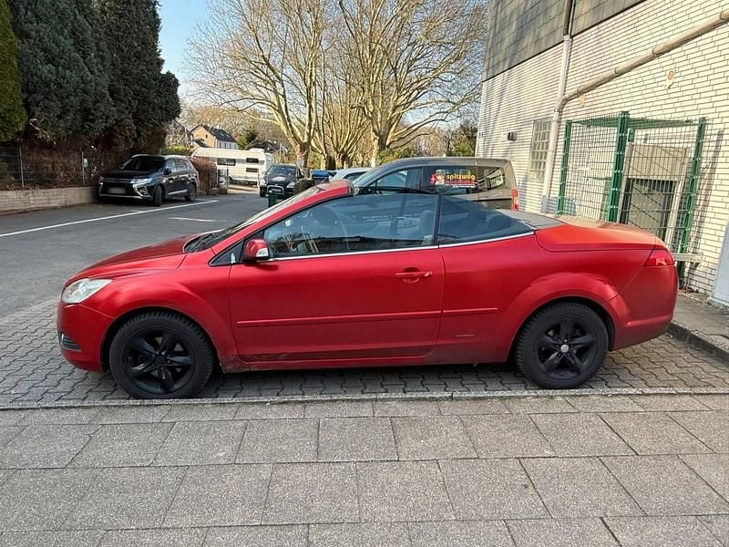 Gebraucht Ford Focus Cabriolet 101 PS (74 kW) 2008 Rot Cabrio