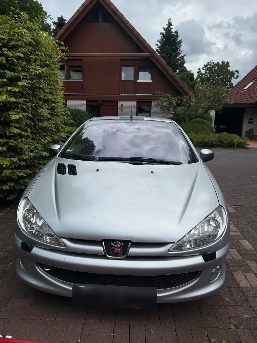 Gebraucht Peugeot 206 CC 109 PS (80 kW) 2004 Silber Cabrio