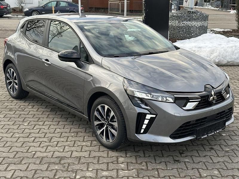 Neu Mitsubishi Colt Plus 91 PS (66 kW) 2026 Grau Limousine