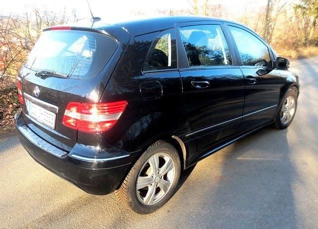 Gebraucht Mercedes B200 136 PS (100 kW) 2010 Schwarz Van / Kleinbus