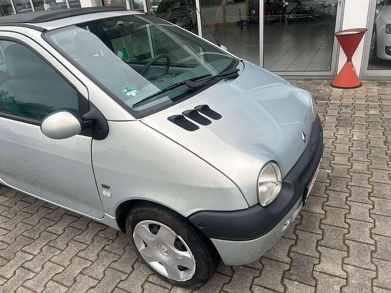 Second-hand Renault Twingo 75 CP (55 kW) 2004 Gri Hatchback