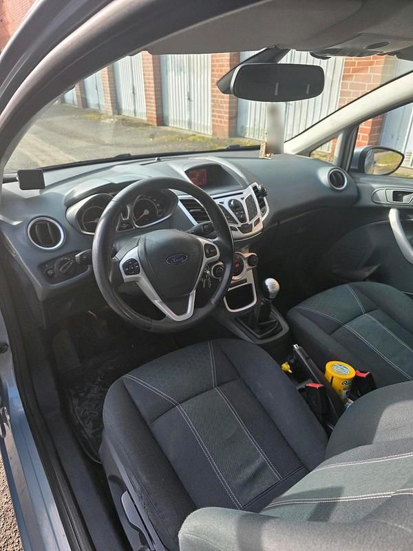 Gebraucht Ford Fiesta 65 PS (47 kW) 2009 Blau Kleinwagen