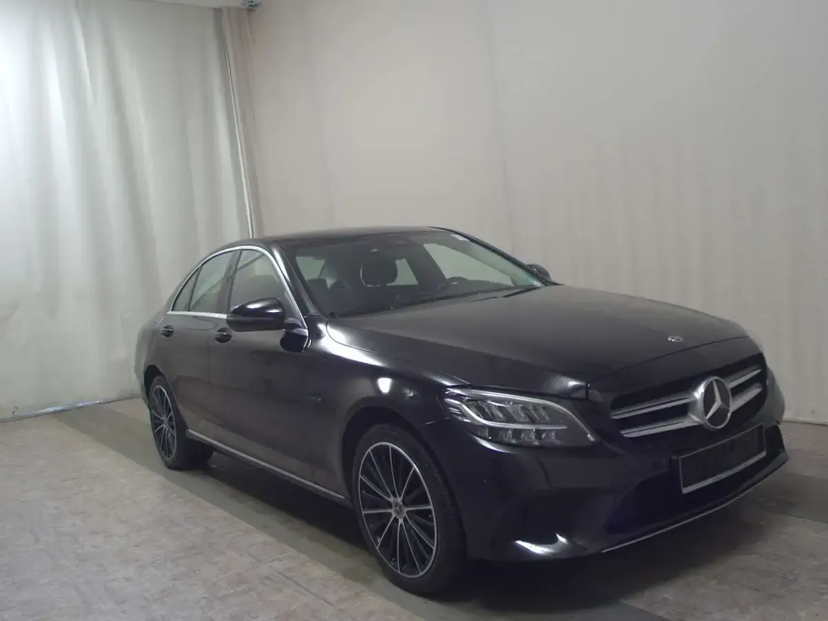 Gebraucht Mercedes C300 194 PS (142 kW) 2020 Schwarz Limousine