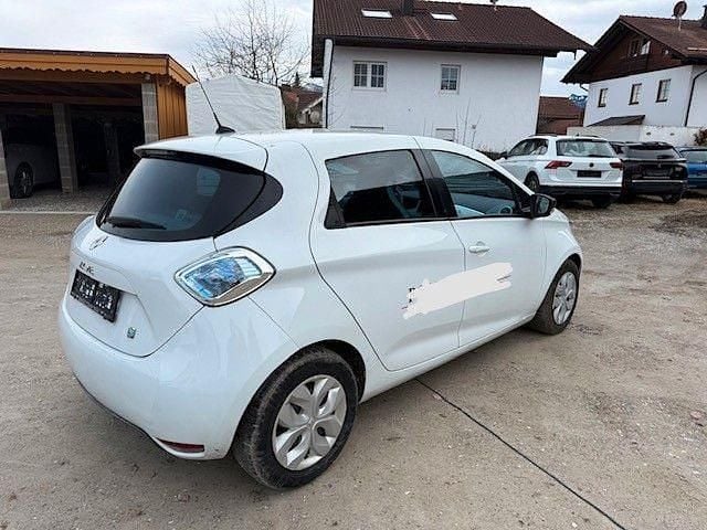 Gebraucht Renault Zoe Life 64 kW (88 PS) 2015 Weiß Kleinwagen