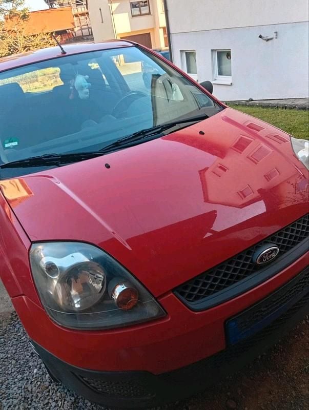 Gebraucht Ford Fiesta 60 PS (44 kW) 2008 Rot Kleinwagen