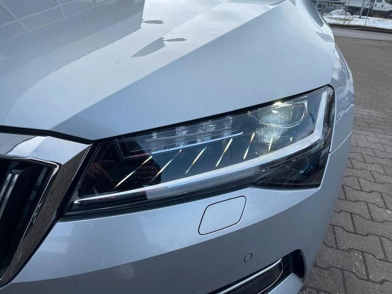 Gebraucht Skoda Superb Style 200 PS (147 kW) 2022 Stribrna brilliant/ brilliants Kombi