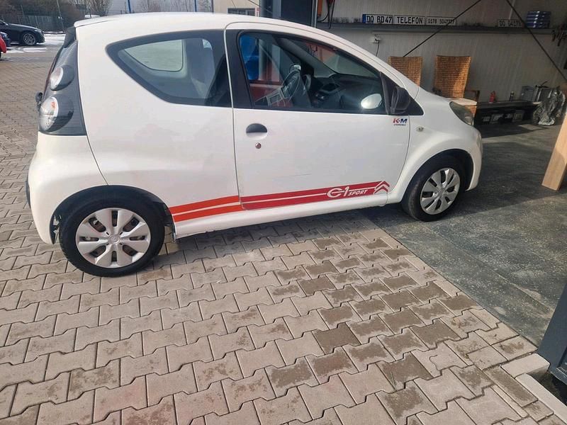 Weiß Gebraucht 2011 Citroën C1 Kleinwagen | 2.200 € (Fairer Preis) - Bild 1/4