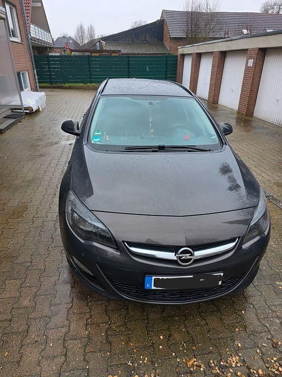 Gebraucht Opel Astra Edition 101 PS (74 kW) 2012 Andere farben Kombi
