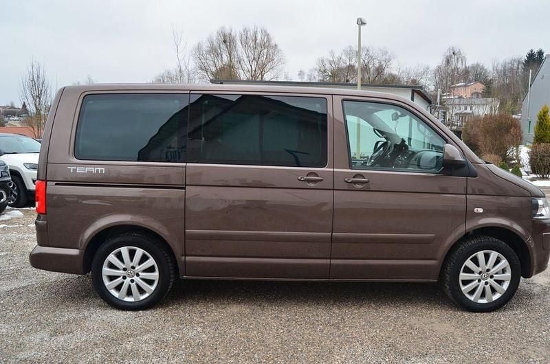 Używany VW T5 Team 179 KM (131 kW) 2010 Brązowy Van