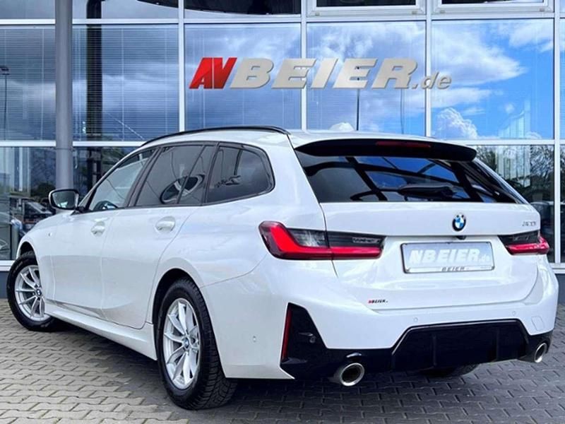 Gebraucht BMW 320 M Sport 184 PS (135 kW) 2023 Mineralweiss metallic Kombi