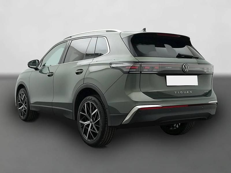 Gebraucht VW Tiguan Elegance 193 PS (141 kW) 2024 Grün SUV