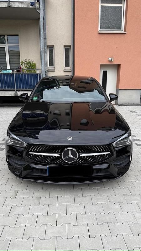 Schwarz Gebraucht 2019 Mercedes CLA200 Limousine | 27.000 € (Fairer Preis) - Bild 1/4