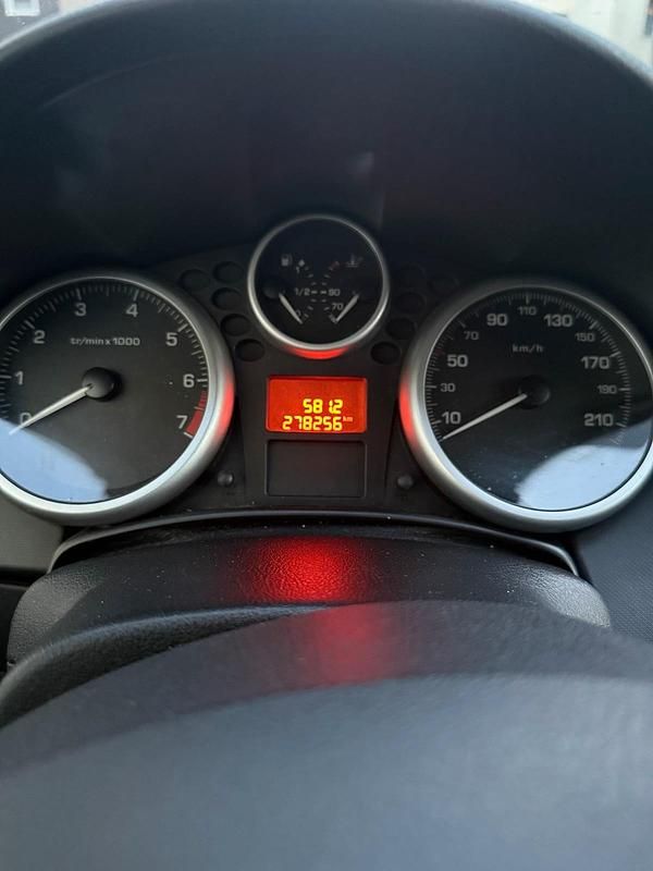 Rot Gebraucht 2007 Peugeot 207 Kleinwagen | 1.300 € - Bild 1/4