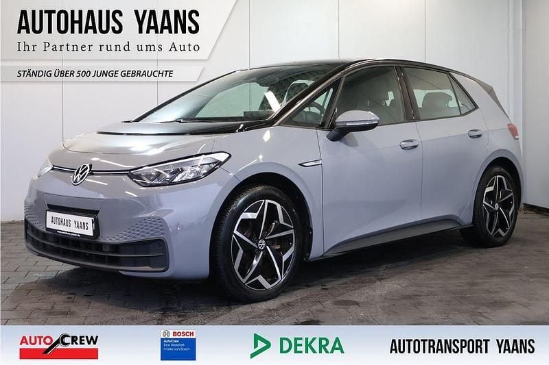 Grau Gebraucht 2023 VW ID.3 Pro Performance Kleinwagen | 21.889 € (Superpreis) - Bild 1/4