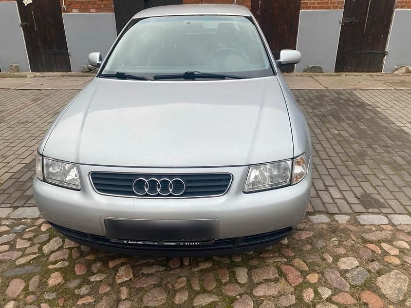 Silber Gebraucht 1999 Audi A3 Limousine | 950 € (Guter Preis) - Bild 1/4