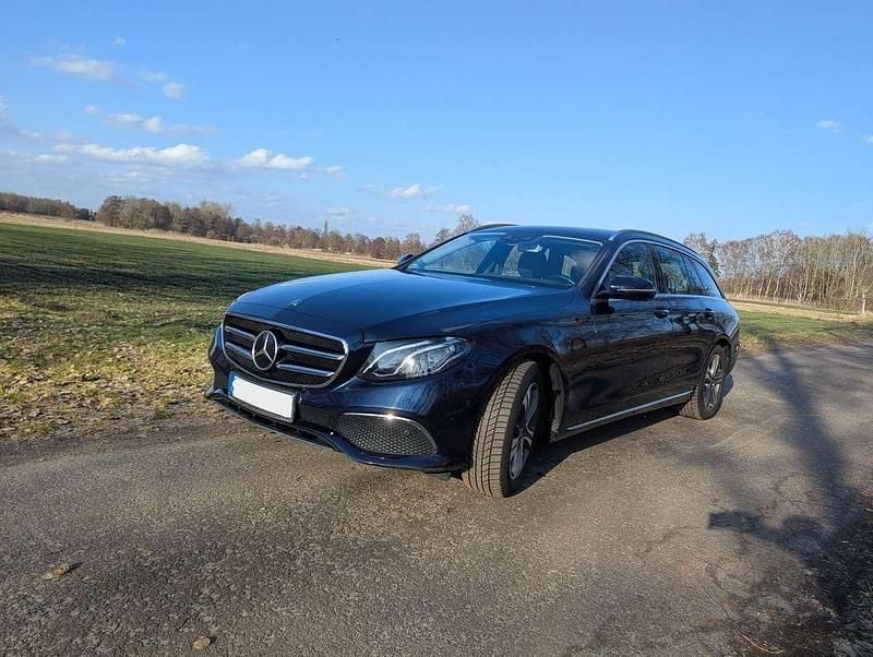 Second-hand Mercedes E220 194 CP (142 kW) 2019 Albastru Break