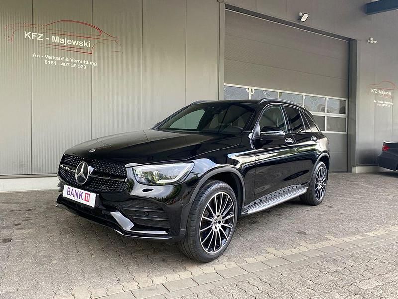 Schwarz Gebraucht 2022 Mercedes GLC300 SUV | 38.490 € (Superpreis) - Bild 1/4
